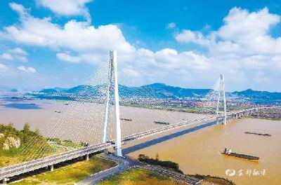 【人民网】湖北交通建设显现硬实力 8个月，通车6座长江大桥