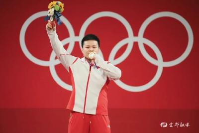 汪周雨载誉回宜 启蒙教练解密冠军背后的故事