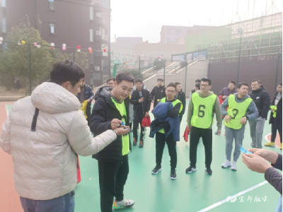 趣味运动会 和谐邻里情