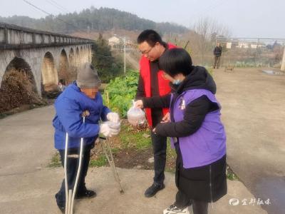 暖心“粥”到！庙岗村为困难人群送上腊八粥