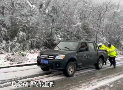 雪中坚守 温暖护航