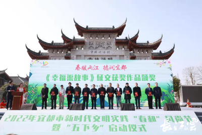 “摆摊设点”送服务 “量身定制”暖人心