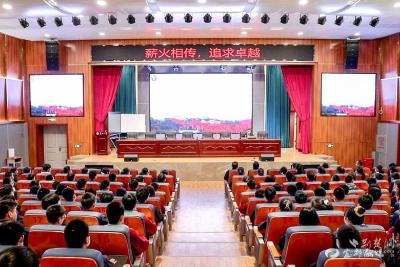 宜都一中80后校友回宜参会 随行带回12亿元的落地项目和4名对接考察企业家