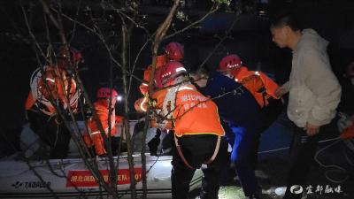 暴雨突袭致一名群众被困  我市开展紧急救援