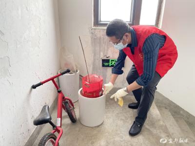 【创典在路上】市卫健监督执法大队和包联社区开展“楼道革命”