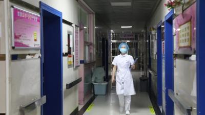 向白衣天使致敬！