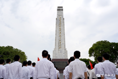 踏寻先烈足迹 凝聚奋进力量