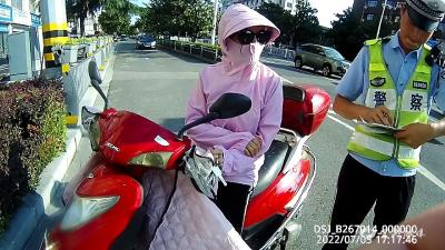 交警开展摩托车电动车清查行动