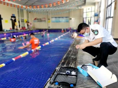 市卫生健康监督执法大队为11家游泳场所“体检”