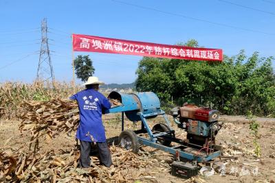 皓光村秸秆成了“香饽饽”