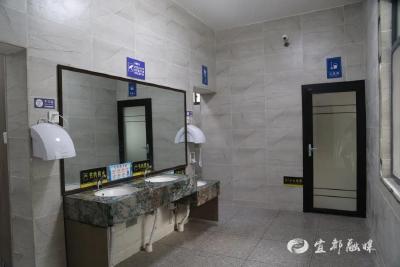 【创典在路上】宜都30座公厕“大变样”