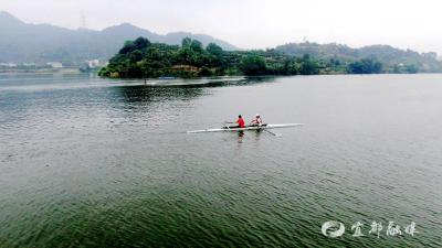 运动员全力备战省第十六届运动会赛艇比赛
