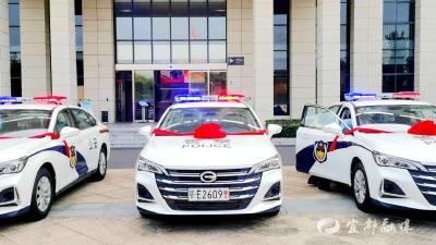 市公安局举行警车发放仪式