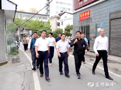 市政协开展“委员走街巷”专题协商成果转化落实情况常委会视察活动