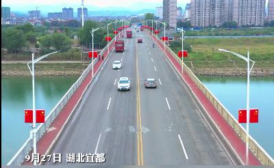 喜迎国庆！满城鲜艳“中国红”