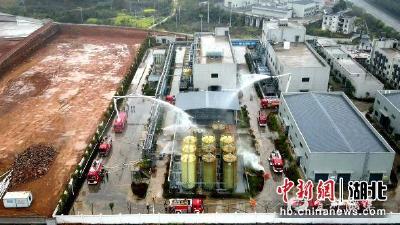 【中新网】宜都消防化工重型队举行实战拉动演练