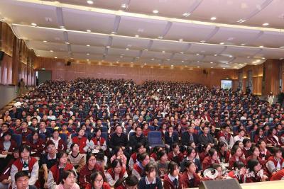 【三峡宜昌网】宜都一中清江讲堂开讲——中国地质大学（武汉）陈刚教授带学子们“攀峰登极”