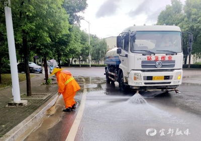 清淤洗路，宜都环卫连夜行动