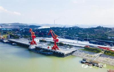 枝城港联运码头水工主体基本完工