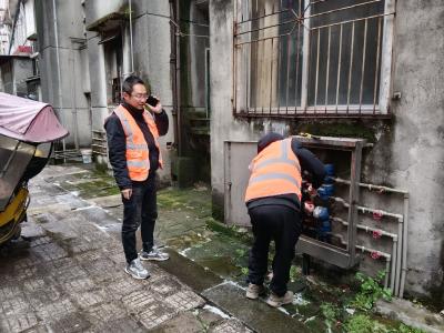 楼下“水帘洞”，楼上没住人？
