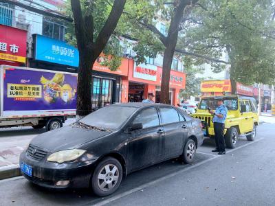 “僵尸车”占位？持续整治！