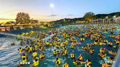 清江奇幻水世界连续三天总游客数量突破15000人