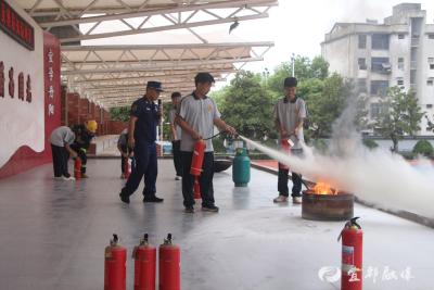 开学第一课，“蓝朋友”送来消防“安全礼”