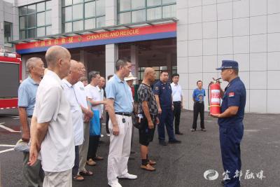 近50名退役老兵与“蓝朋友”共庆“八一”