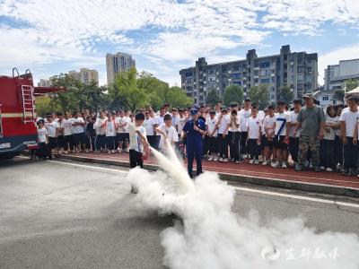 陆城一中700余名新生齐学“消防安全宝典”