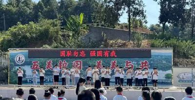 听，铿锵誓言响校园：国耻勿忘，强国有我！