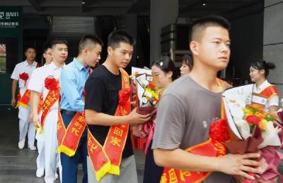 宜都“一站式”服务暖心迎接退役士兵光荣返乡