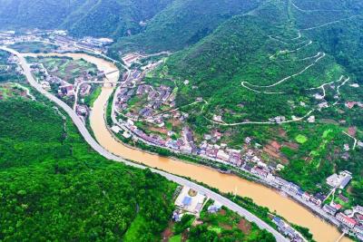  用“新”绘制富美山居图 