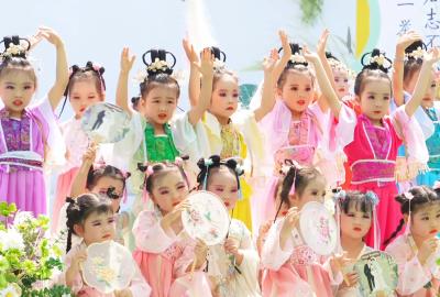 莲韵传承 德润童心！宜都萌娃演绎经典弘扬传统文化