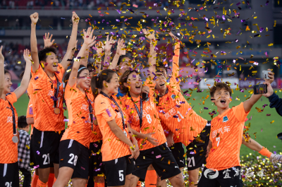 新时代铿锵玫瑰勇攀高峰——从“五连冠”到亚洲之巅，武汉女足诠释英雄城市精神特质