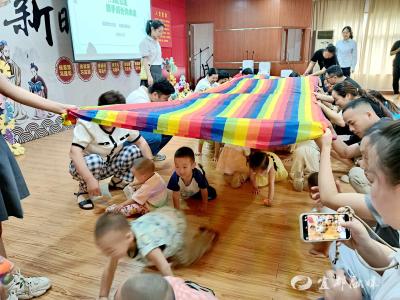 家校社联动“搭舞台”，萌娃解锁社交“初体验”
