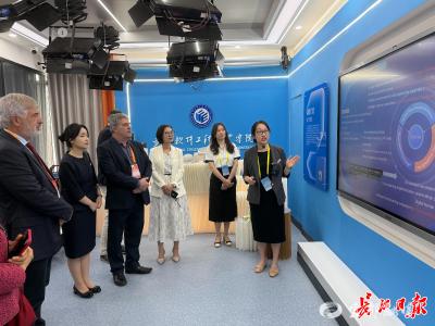 在课堂就能参与无人驾驶研发，巴西教育副部长为武汉职业教育点赞