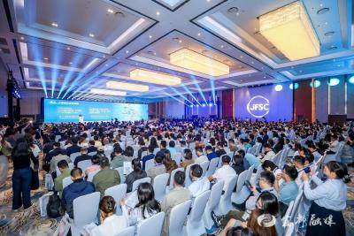 五场大会显强大气场：正在“长高”的武汉让世界看见
