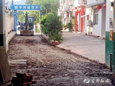 200米坑洼路变坦途