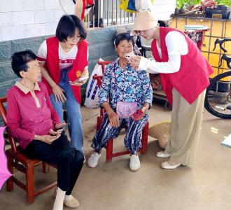 龙口子村124位老人笑享“指尖关怀”
