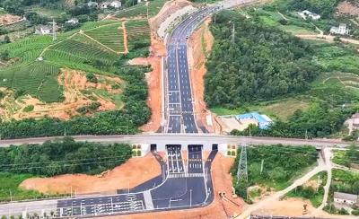 宜都化工园三号路下穿焦柳铁路关键节点打通，预计7月底正式通车