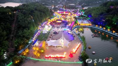 “星河灯影狂欢夜”点亮天龙湾