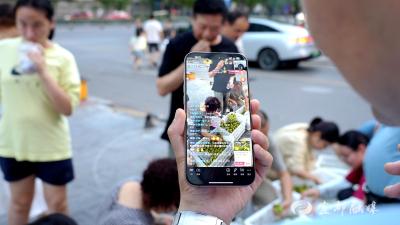 李子俏销的背后是直播