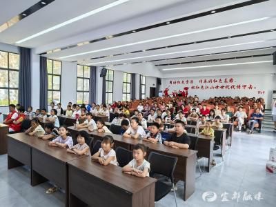 爱心托管开班忙，亲子课堂助成长