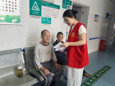 “临时家属”走俏病房