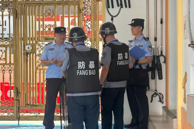 清江社区联合民警“问诊”校园安全