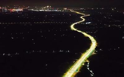 夜瞰S254红花套镇绕镇公路，流光溢彩点亮宜都夜色！