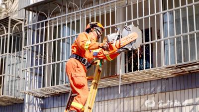 我市推进住宅小区防盗网消防安全整治