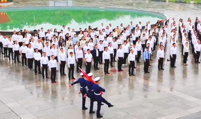 9月30日，宜都举行升国旗仪式，庆祝中华人民共和国成立76周年！