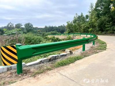 200米防护栏，架起安全与风景的“双防线”
