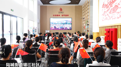 宜都社会各界收听收看纪念中国人民抗日战争暨世界反法西斯战争胜利80周年大会